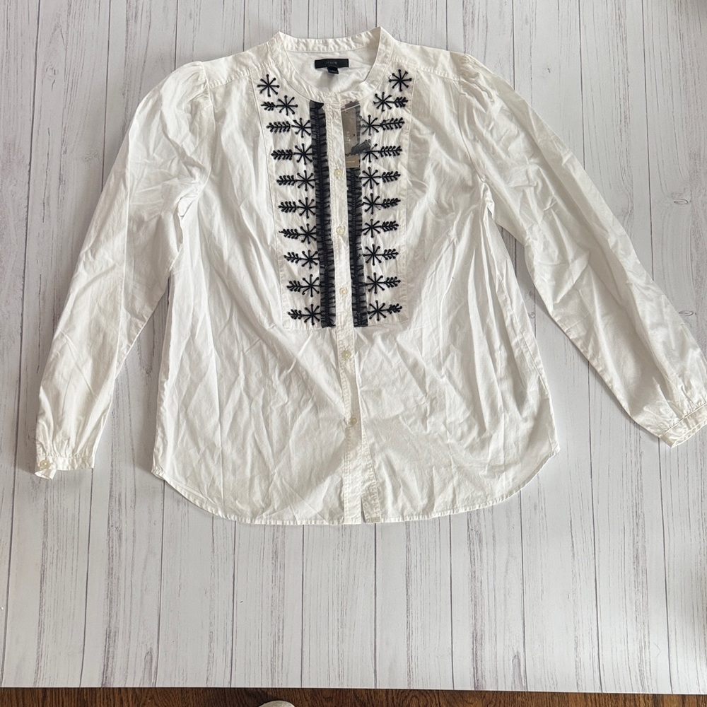 NWT Women’s White Embroidered Button-Up Top